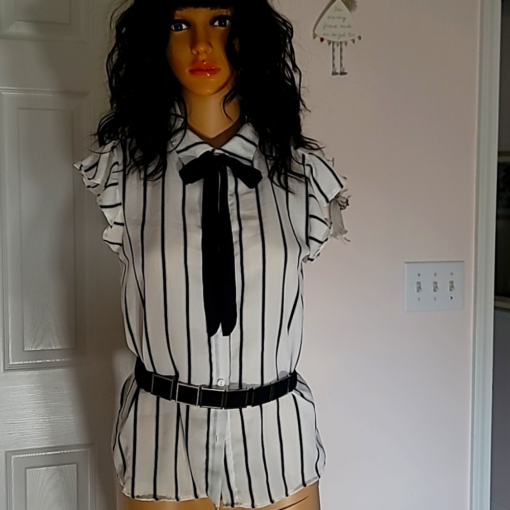 Lulu's buttoned down blouse XS